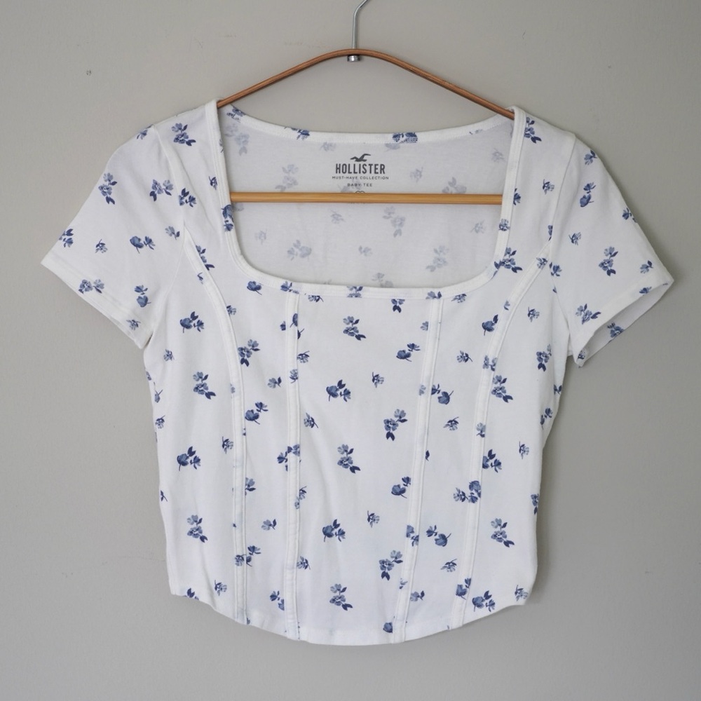 Hollister Seamed Curved-Hem T-Shirt size S
